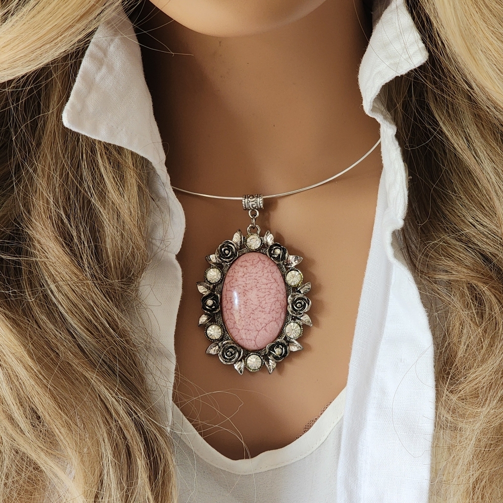 ❤️ Boho Style Victorian Jewelry Silver Rose Coral Cameo Shape Medalion